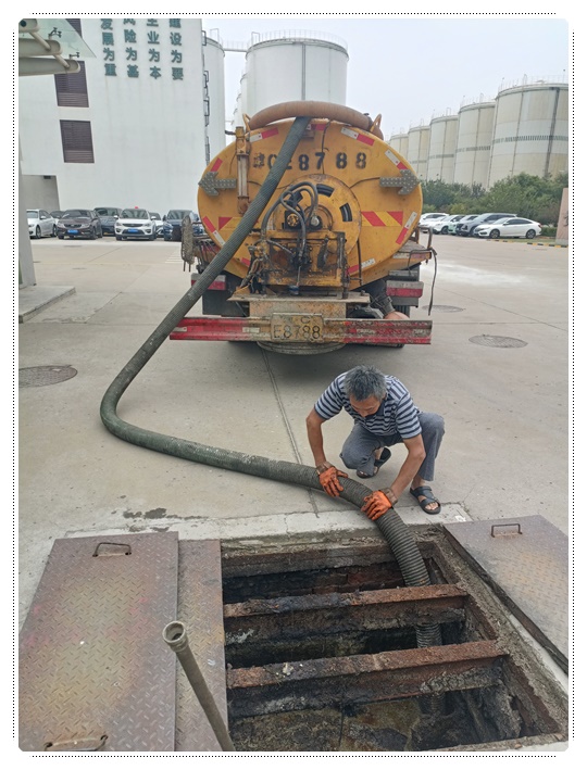 图木舒克隔油池清掏