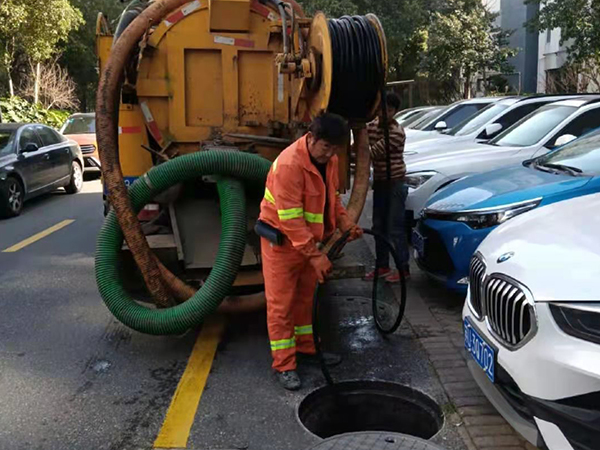 图木舒克排污管道清淤